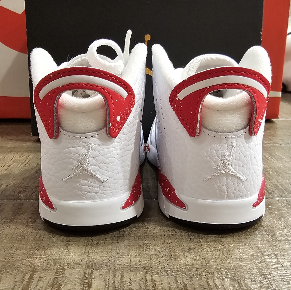 NWT Jordan 6 Retro White/Red/Black Size 6C - Picture 4 of 6
